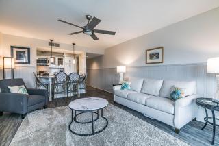 Beach and Pool Views! Newly Listed Villa on Harbor Island - - 7
