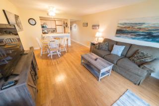 Beach house villa! Screened in porch, with views! - - 0