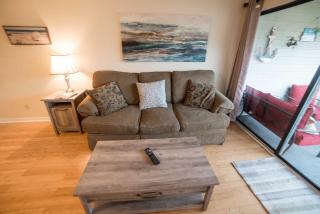 Beach house villa! Screened in porch, with views! - - 5