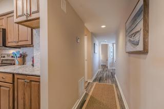 Crow's Nest On Harbor Island - One Bedroom on Third Floor - 7