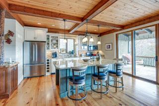 Mountain-View Georgia Cabin with 2 Decks - 2