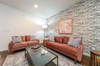 Industrial Romantic U/G Parking 5 min to DTN! - Edmonton - 0