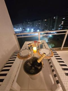PÉ na Areia com Jacuzzi e Vista Incrível Para MAR! - Guarujá - 1