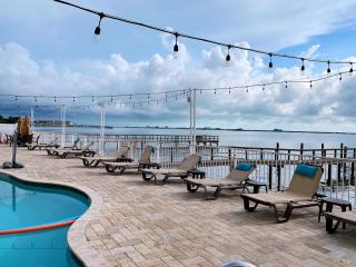 Condo in Waterfront Resort with Balcony Close to Beaches Free Bikes - Dunedin - 0