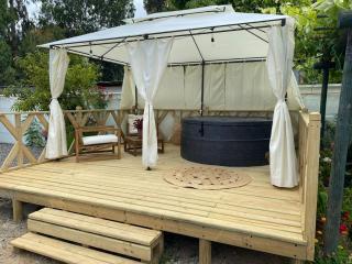 La Casa de las Flores - 0