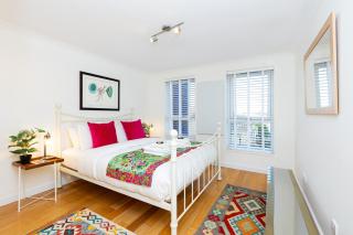 Immense Gorgeous 2BR wBalcony & Office in Chelsea - 4