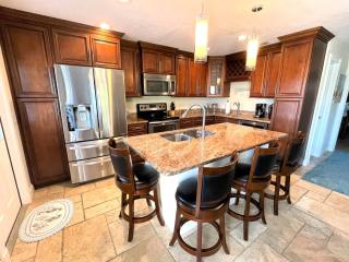 One block to the beach! 2 bedroom 2 bath. The Seahorse Suite. - Fort Myers Beach - 0
