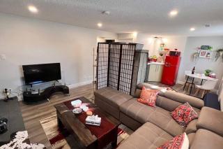 Alluring Private Bachelor Unit - Windsor - 1