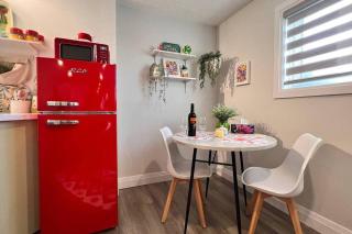 Alluring Private Bachelor Unit - Windsor - 3
