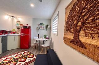 Alluring Private Bachelor Unit - Windsor - 9