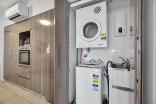 Stunning 2 Bedroom Self Contained City Apartment - Mackay - 4