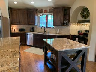 Brown Bear Lodge - - 2