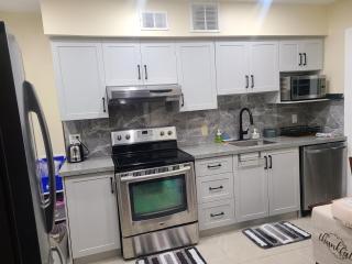 3 BR House in Toronto Downtown - 9