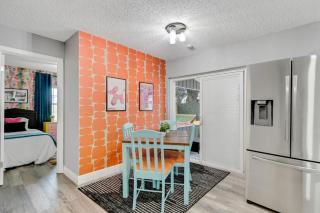 Groovy Funhouse Getaway - 4 bdrm near Legoland - Winter Haven - 1