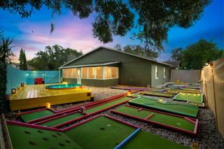 Groovy Funhouse Getaway - 4 bdrm near Legoland - Winter Haven - 0