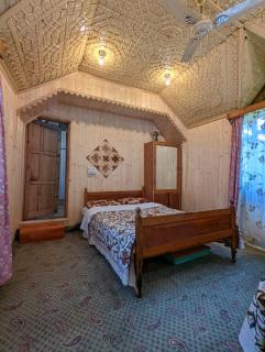Golden Hopes Group of Houseboats - Srinagar - 8