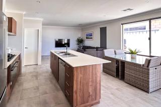 Seaside Sanctuary: Steps to Yanchep Lagoon - Yanchep - 8