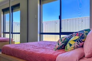 Seaside Sanctuary: Steps to Yanchep Lagoon - Yanchep - 1