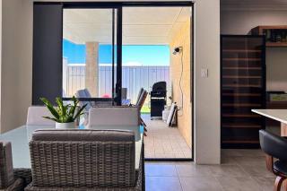 Seaside Sanctuary: Steps to Yanchep Lagoon - Yanchep - 5