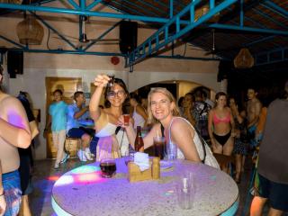 Mad Monkey Panglao - 4