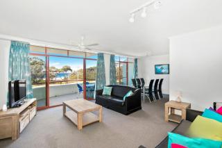 Perfectly Positioned Across From Mollymook Beach - Mollymook - 6