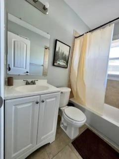 Modern 2-story apt w/ high speed Wi-Fi & Patio! - Charlotte - 8