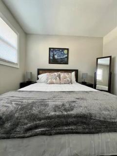 Modern 2-story apt w/ high speed Wi-Fi & Patio! - Charlotte - 3