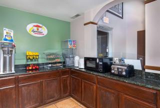 Super 8 by Wyndham Kingsport - 5