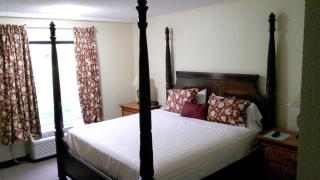 Days Inn & Suites by Wyndham Lake Okeechobee - 8