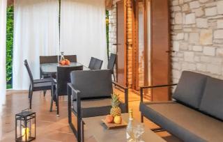 4 Bedroom Cozy Home In Cabrunici - 8