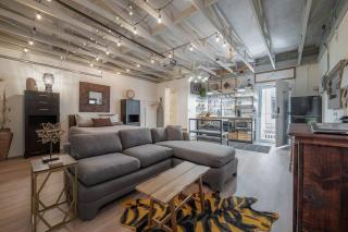 Ultimate Man Cave Garage studio minutes to Whatever YOU do - Tampa - 6