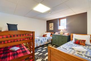 Pennsylvania Escape with Hot Tub, Deck, and Fire Pit! - Lake Harmony - 3