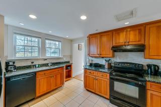 Home with Backyard about 2 Mi to Downtown Lexington! - Lexington - 9