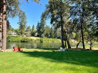 Deluxe Cabin 1 - Rogue River Resort - Grants Pass - 2