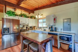Pet-Friendly Washington Retreat with Hot Tub and Deck! - Ocean Shores - 4