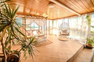 Lilie location sud piscine jaccuzzi billard jardin vue panoramique - 3