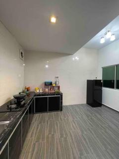 three bedroom tarraced house - RainaHomestay Pasir Gudang - Pasir Gudang - 4