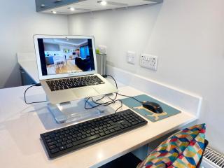 Seaside Luxury Studio - 2min to Beach, 20min to Centre - 6