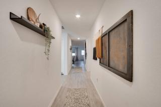 Mooove Your Herd Into a New Cozy Barn Haus-in NB - 1