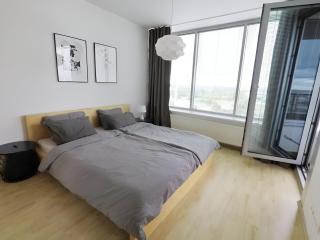 Sunny FREE parking beauty Balcony view, 3 towers residence - Bratislava - 1