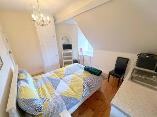 Sutton Studio Apartments - Cheam - 0