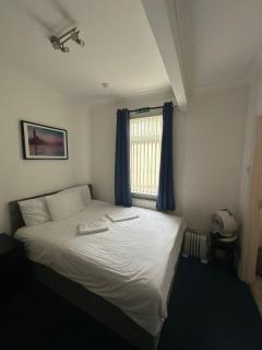 3 Luxury En-suite Bedrooms - 4