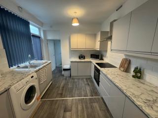 Stunning 4 bedroom 8 person 2 bathroom house! - Hull - 2