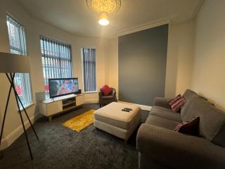 Stunning 4 bedroom 8 person 2 bathroom house! - Hull - 0