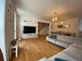 Beatrice Luxury Home - 9