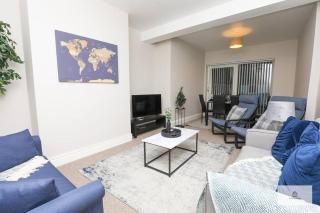 Modern 4-Bedroom 2-Bathroom with Off Road Parking in Great Sankey by Amazing Spaces Relocations Ltd - Great Sankey - 9