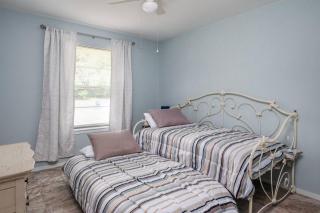 Eclectic Country Home - Leander - 2