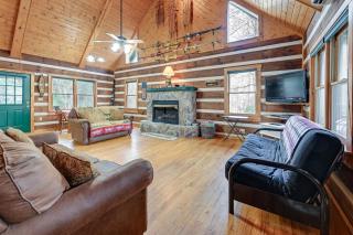 Fire Pit and Porch Rustic Retreat in North Carolina - 0
