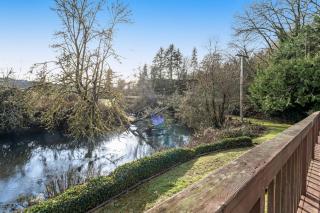 Angler's Retreat on the Creek - Olympia - 7