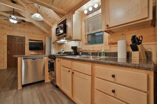 Tiny Cabin Village Private Hot Tub Lynda Cabin - Chattanooga - 3